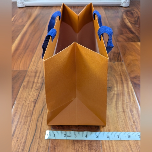 Louis Vuitton Shopping Bag with Gift Card and Ribbon - Picture 3 of 5